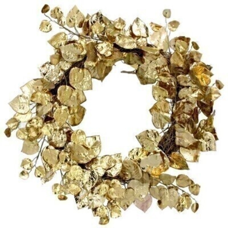 This metallic gold leaf wreath is beautifully decorated making it perfect for Christmas. This festive wreath by Gisela Graham will delight for years to come. It will compliment any front door and has a matching garland available. Remember Booker Flowers and Gifts for Gisela Graham Christmas Decorations. 